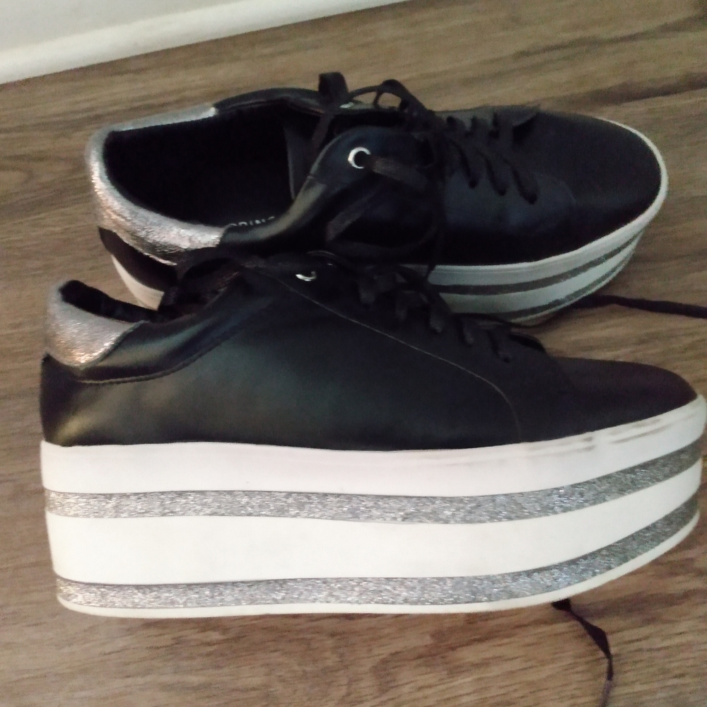 Shoes - Picture 3 of 6